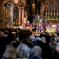 Stephansdom: Österreich nahm Abschied von Papst Franziskus / Erzdiözese Wien/ Schönlaub, Stephan Schönlaub Stephansdom: Österreich nahm Abschied von Papst Franziskus